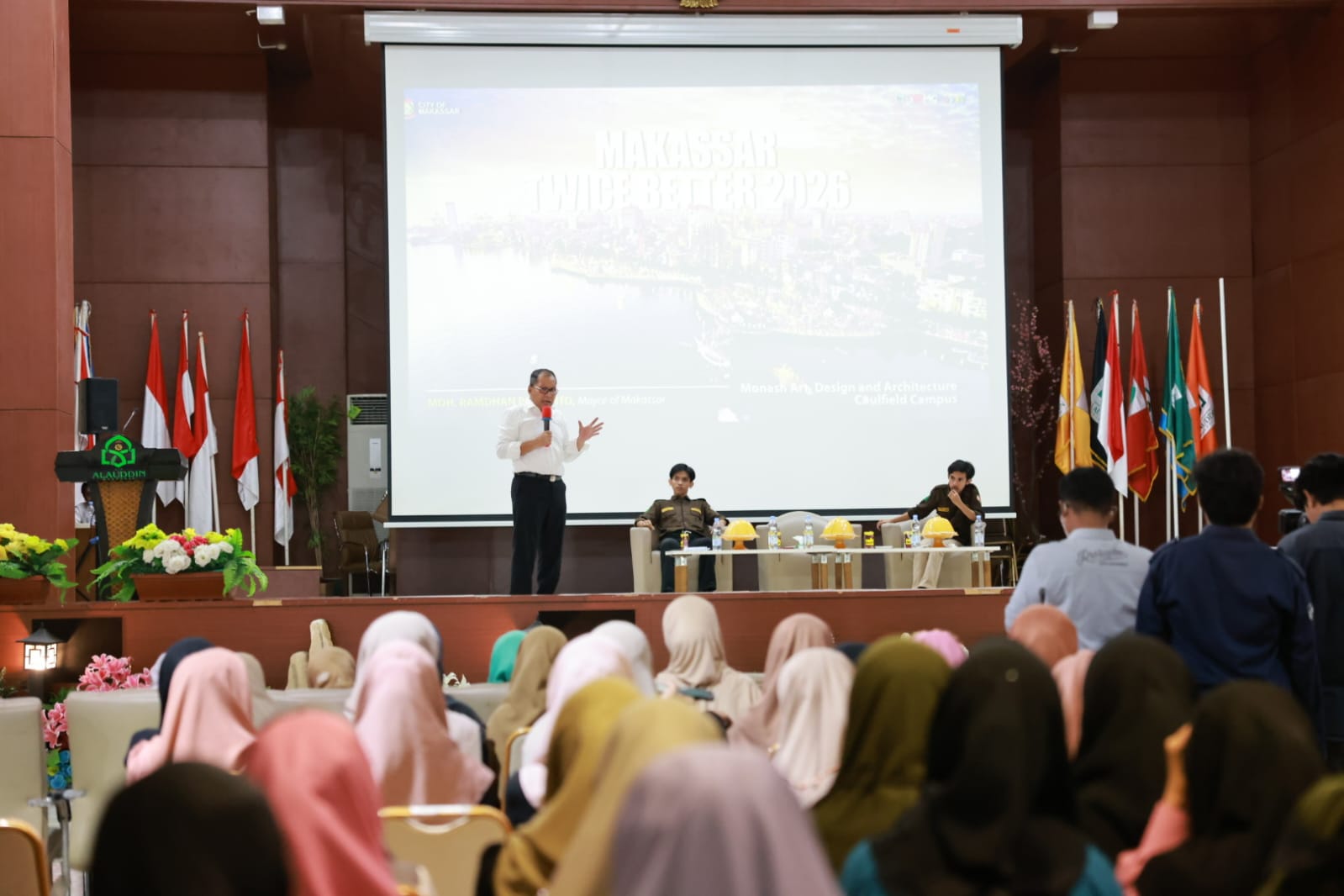Danny Pomanto Sharing Transformasi Kepimpinan dengan Ribuan Mahasiswa UINAM